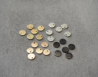 10 Stk. 8mm Plättchen Anhänger aus Edelstahl, strukturierte Glitzer Metallanhänger, Gold Silber Roségold Schwarz, Schmuckzubehör