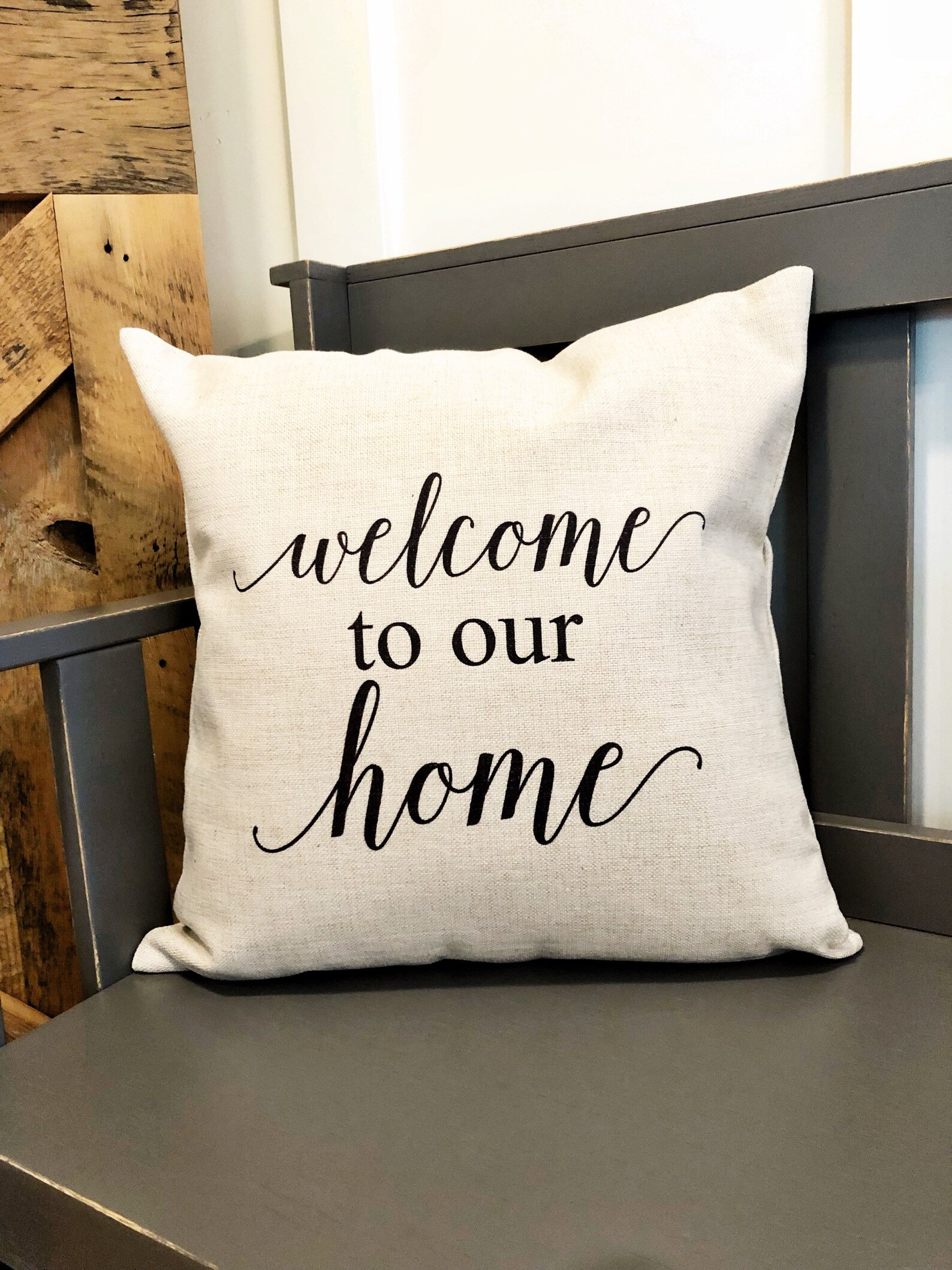 Декоративная подушка h&m home. Подушка home. Pola home подушка. Подушка sweet home на стуле. Подушка home.