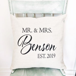 モノグラムウェディングギフト枕カバー - パーソナライズされたリネンスローピロー