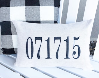 Fodera per cuscino in lino personalizzata con codice postale - Regalo per l'inaugurazione della casa - Cuscino con indirizzo