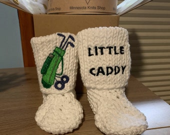 Botines de bebé bordados para golf: Algodón tejido a mano, diseño Golf Caddy.