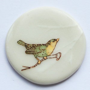 Porcelain brooch with bird motif, green image 1