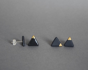 Black porcelain stud earrings, gold-plated triangles