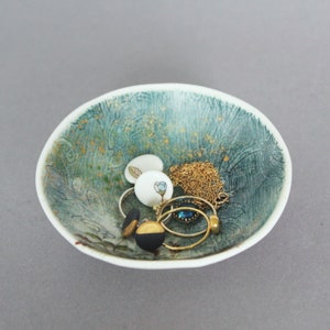 Small porcelain plate with flowers, unique image 4