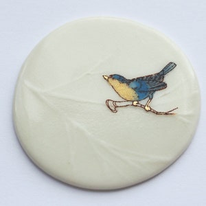 Porcelain brooch with bird motif, blue image 1