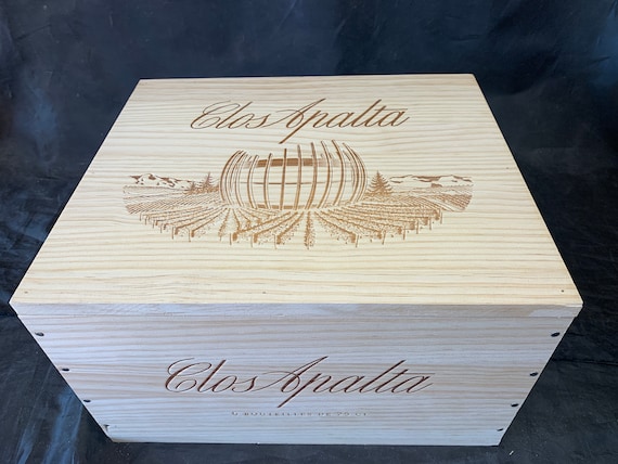 Clos Apalta wood wine box