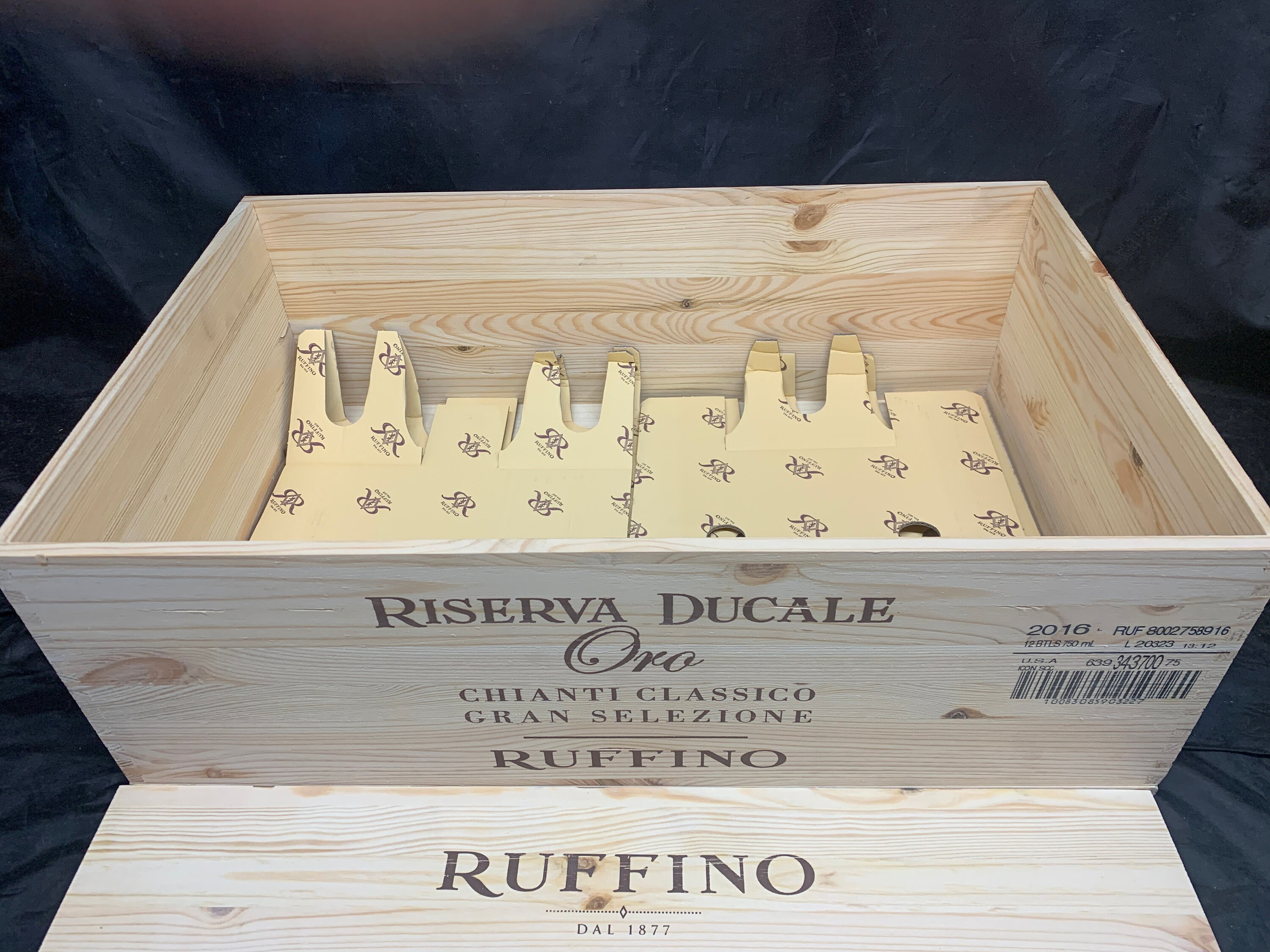 Gift box Wooden. Cantina Oro 3 Italian Wines.