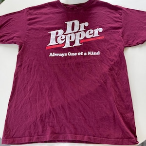 Dr. Pepper bordeauxrood medium T-shirt voor volwassenen