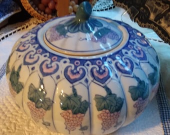 Chinese Melon Jar,Chinese Pumpkin jar,Chinese Gourd jar,Blue green pink Chinese jar,Chinese jar with grapes,Chinese blue and white
