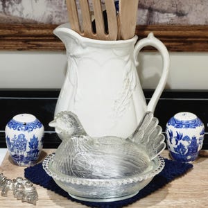 Indiana Glass, Hen on Nest