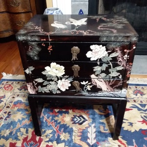 Second hand on sale black lacquer furniture