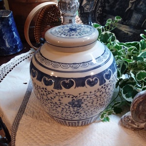 Chinese blue and white, porcelain ginger jar,Blue and White Ginger Jar,Older Blue and White Ginger Jar,Chinese blue and white ginger jar