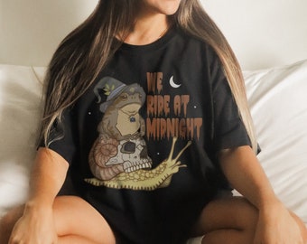 Witchy Frog Oversized T-Shirt: Goblincore Snail Toad Skull Design
