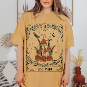 Paddenstoel aangepaste tarotkaart T-shirt, Goblincore esthetische kleding, Boho Retro Ad Meliora Tarot, vintage Oracle-kaart shirt, cadeau natuurliefhebber