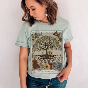 Camiseta de gran tamaño de la carta del tarot del árbol de la vida, camiseta de árbol místico Yggdrasil, ropa de bruja, camiseta Cottagecore Boho Sun and Moon, camiseta de yoga