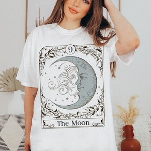 The Moon aangepaste tarotkaart T-shirt, vintage esthetisch comfort kleuren T-shirt, Witchy Stuff, mystieke Ad Meliora Tarot, boho wassende maan T-shirt