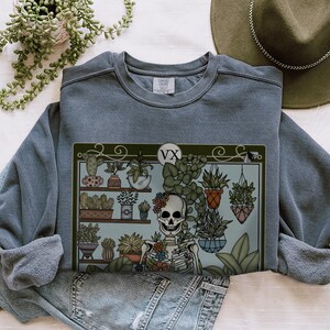 Carte de tarot personnalisée parent végétal, sweat-shirt couleurs confort, chemise oversize plante d'intérieur, haut personnalisé amour végétal sorcière squelette