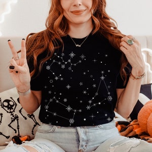 Personalisierte Sternzeichen Komfort Farben Baumwolle TShirt, Benutzerdefinierte Astrologie Konstellation Shirt, himmlische Horoskop Sternzeichen Geschenk für sie