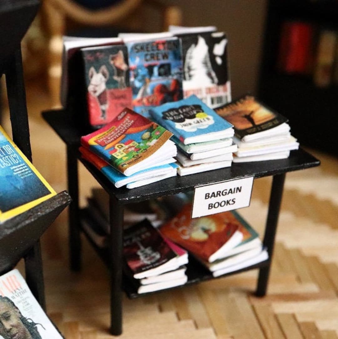 4 Random Bookshelf Books 1:12 Scale Dollhouse Miniature Books