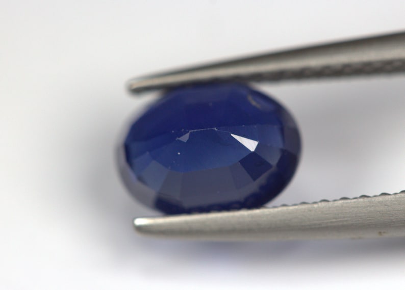 With Color Stripes Natural Sapphire 1.78 Carats Beautiful Color Earth Mined. 8 x 6 MM Certified Deep Blue