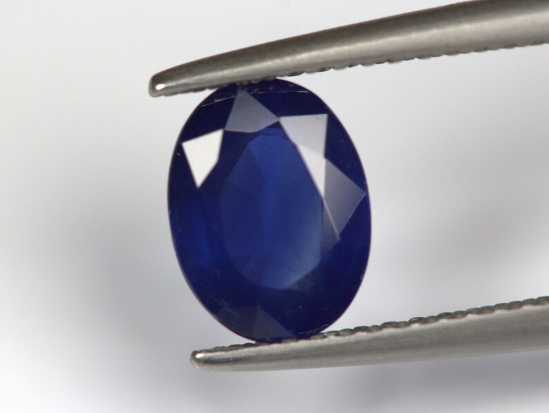 With Color Stripes Natural Sapphire 1.78 Carats Beautiful Color Earth Mined. 8 x 6 MM Certified Deep Blue
