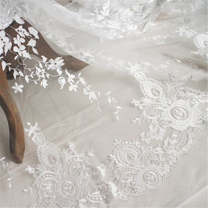Tissu exquis de dentelle de fleur, tissu de dentelle de mariée de broderie de tulle, tissu de dentelle florale douce, tissu de dentelle de robe de mariée par cour