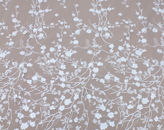 Tejido de encaje con bordado floral: encaje para vestido de novia en color blanco roto
