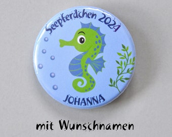 Button Seepferdchen 2024 mit Namen, personalisiert, Seepferd Anstecker mit Farbvarianten, Gastgeschenk Kindergeburtstag