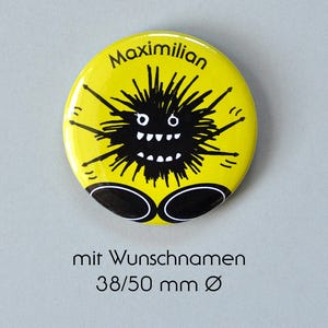 Button Monster Drummer mit Namen personalisiert, Anstecker Schlagzeuger, Gastgeschenk Drummer Party in Wunschfarben, Anstecknadel Musiker