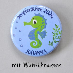 Button Seepferdchen 2026 mit Namen, personalisiert, Seepferd Anstecker mit Farbvarianten, persönlich, Gastgeschenk Kindergeburtstag
