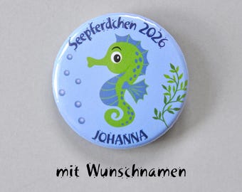 Personalized Seahorse Button 2026 with Name, Seahorse Badge with Color Variations, Personalized Party Favor for Children's Birthday Parties