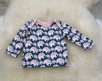 Baby-Langarmshirt Gr. 68 "Elefanten rosa" mit amerikanischem Halsausschnitt