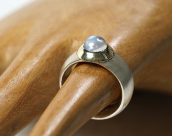 Moonstone ring blue