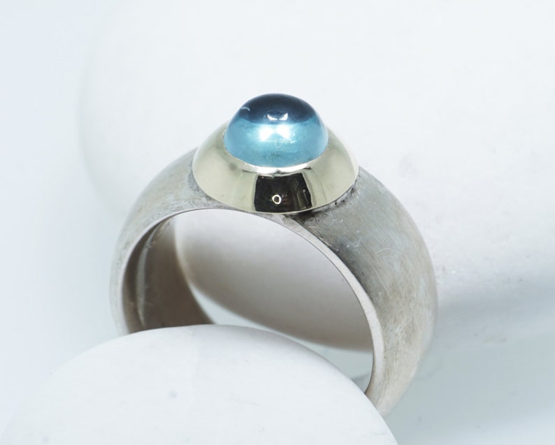 Aquamarine ring, stone set in gold image 1