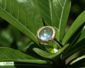 Bague en pierre de lune, très bien. argent 925, or 999,