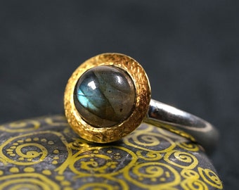 Labradorit Ring, 18kt,  Gold, Silberschiene, Geschenk für Sie,blau,feine Schiene, cabochon, schimmernd