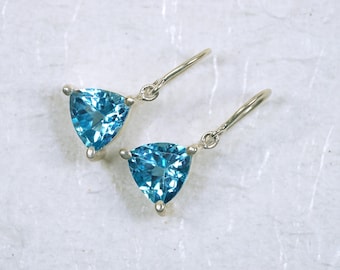 Topaz earrings, blue, triangular and in silver