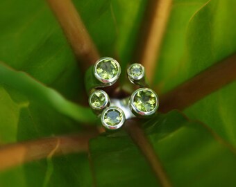 Peridot Ring, 5 Steine