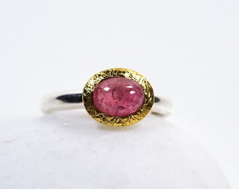 Bague tourmaline ovale, fine et noble, avec monture en or