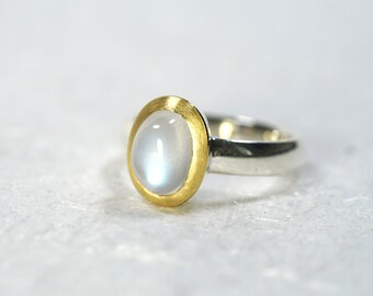 Moonstone ring, blue