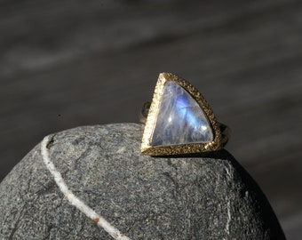 Regenbogenmondstein Ring dreieckig