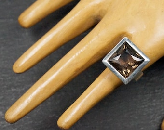 Bague en topaze fumée, carrée, grande