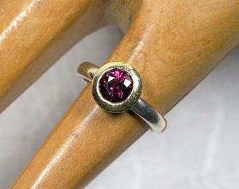 Bague en grenat, délicate et petite
