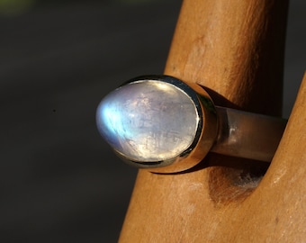 Rainbow Moonstone Ring quer