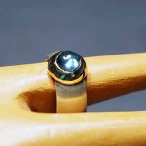 Aquamarine ring, stone set in gold image 3