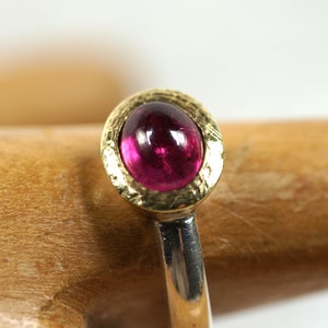 Oval tourmaline ring, fine and elegant, with gold setting image 10