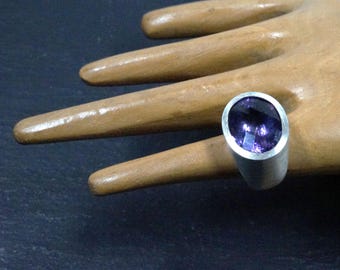 Bague en argent avec améthyste ovale et grande taille