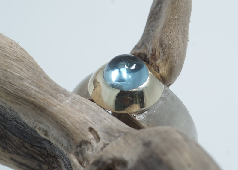 Aquamarine ring, stone set in gold image 2