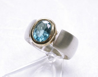 Topaz Ring mit massiver Schiene und Goldfassung