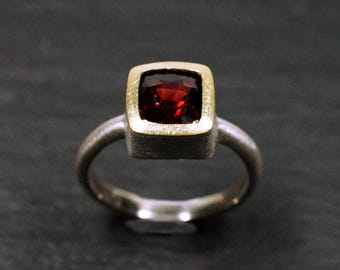 Granat Ring quadratisch